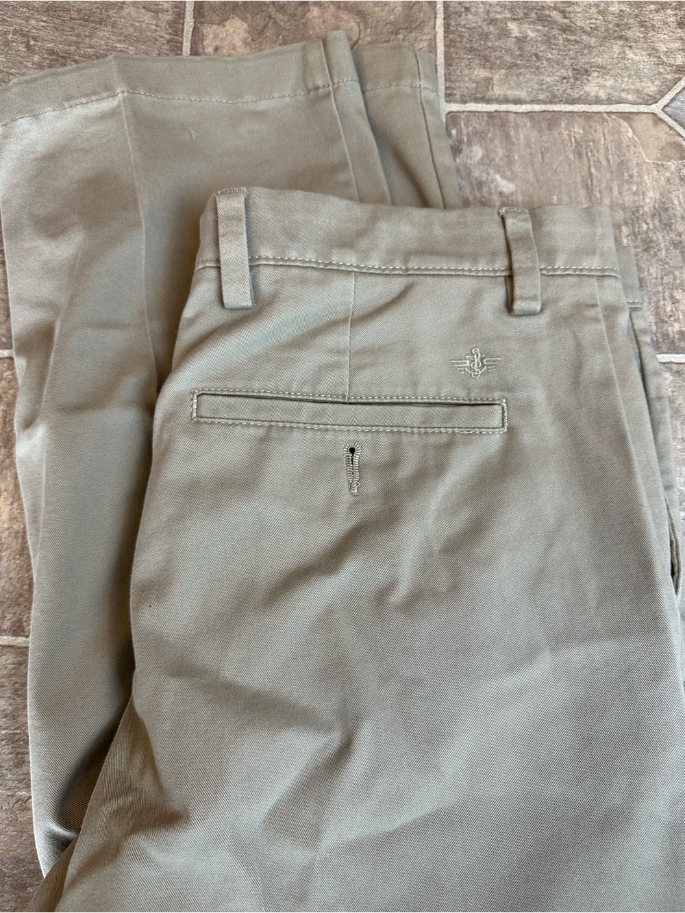 Dockers Mens Classic Fit Khaki Chino Pants Beige 36 x 32